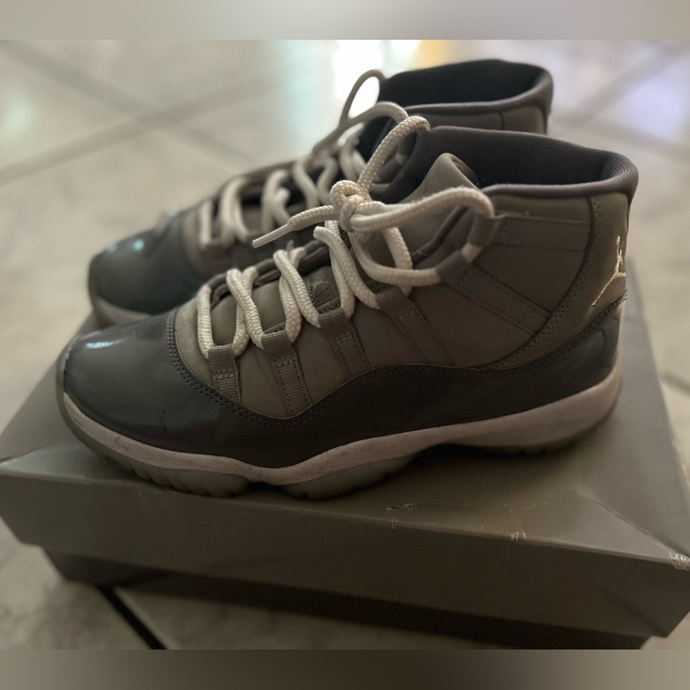 Jordan Gray Sneakers Classic Low-Top Design